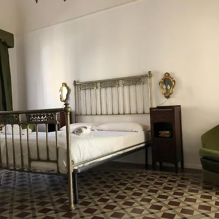 La Casa Sulla Piazza Enna