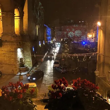 La Casa Sulla Piazza Enna