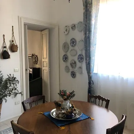 Apartment La Casa Sulla Piazza *