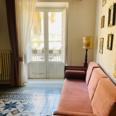 La Casa Sulla Piazza * Enna